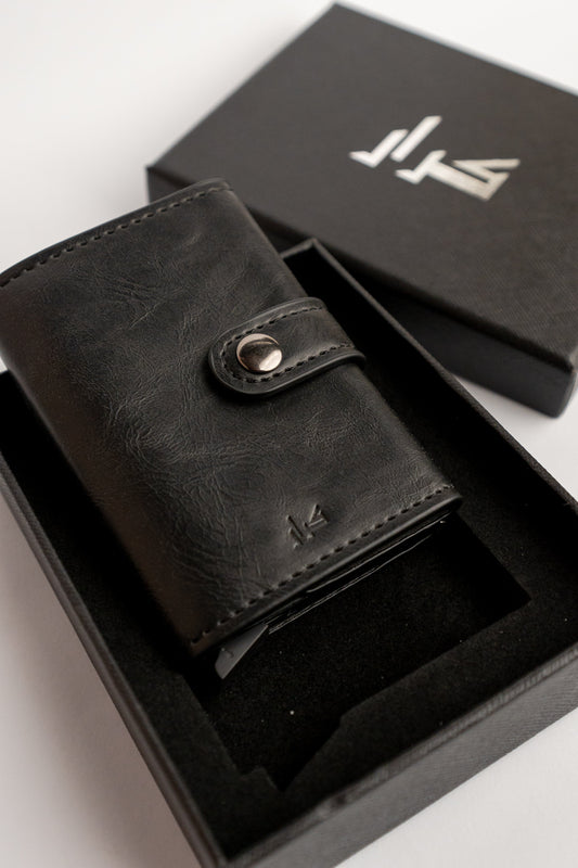 Slim vs Pop-up Wallets in Pakistan — Which One Should You Buy? - Karar.Shop